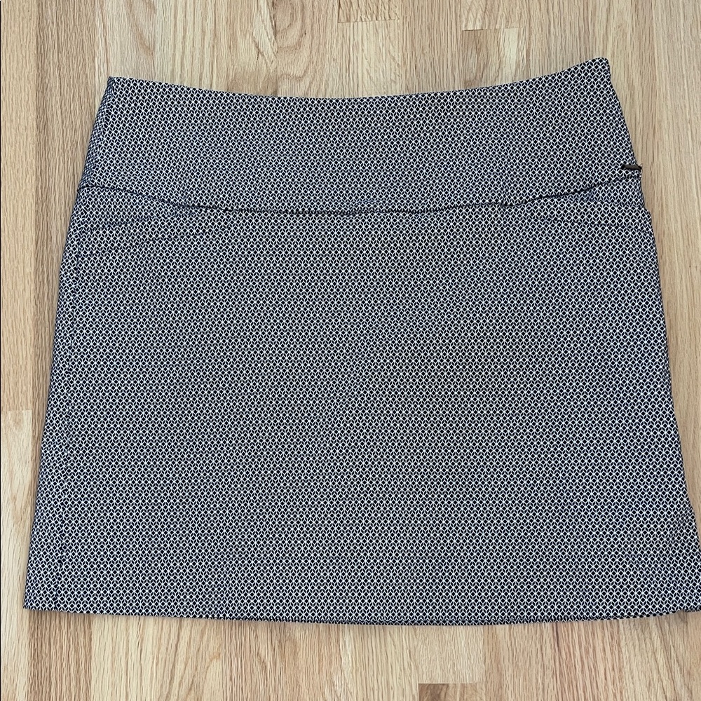 Women’s Textured Black and White Mini Skort